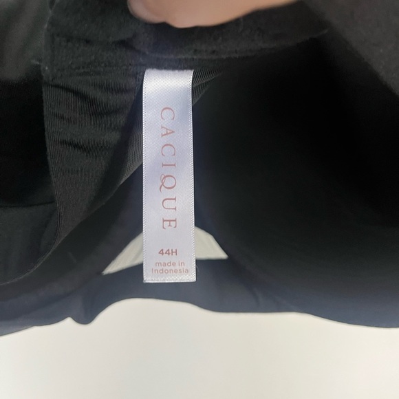 Cacique bundle of 4 lightly lined bras size 44H - Picture 14 of 16